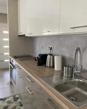 Lelle Sun And Pool Apartament