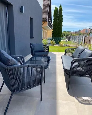 Lelle Sun And Pool Apartament *